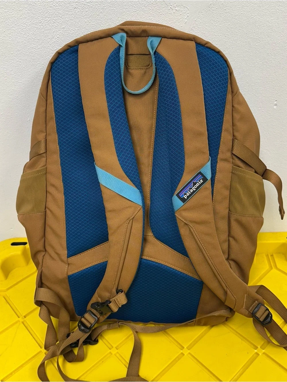 Patagonia Chacabuco 32L Hiking Backpack Big Sur Blue Fits Max 15